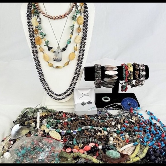 ‼️LAST BUNDLE ‼️30+PCs Vintage to modern Jewelry bundle.Only a few bundles left - Picture 2 of 9